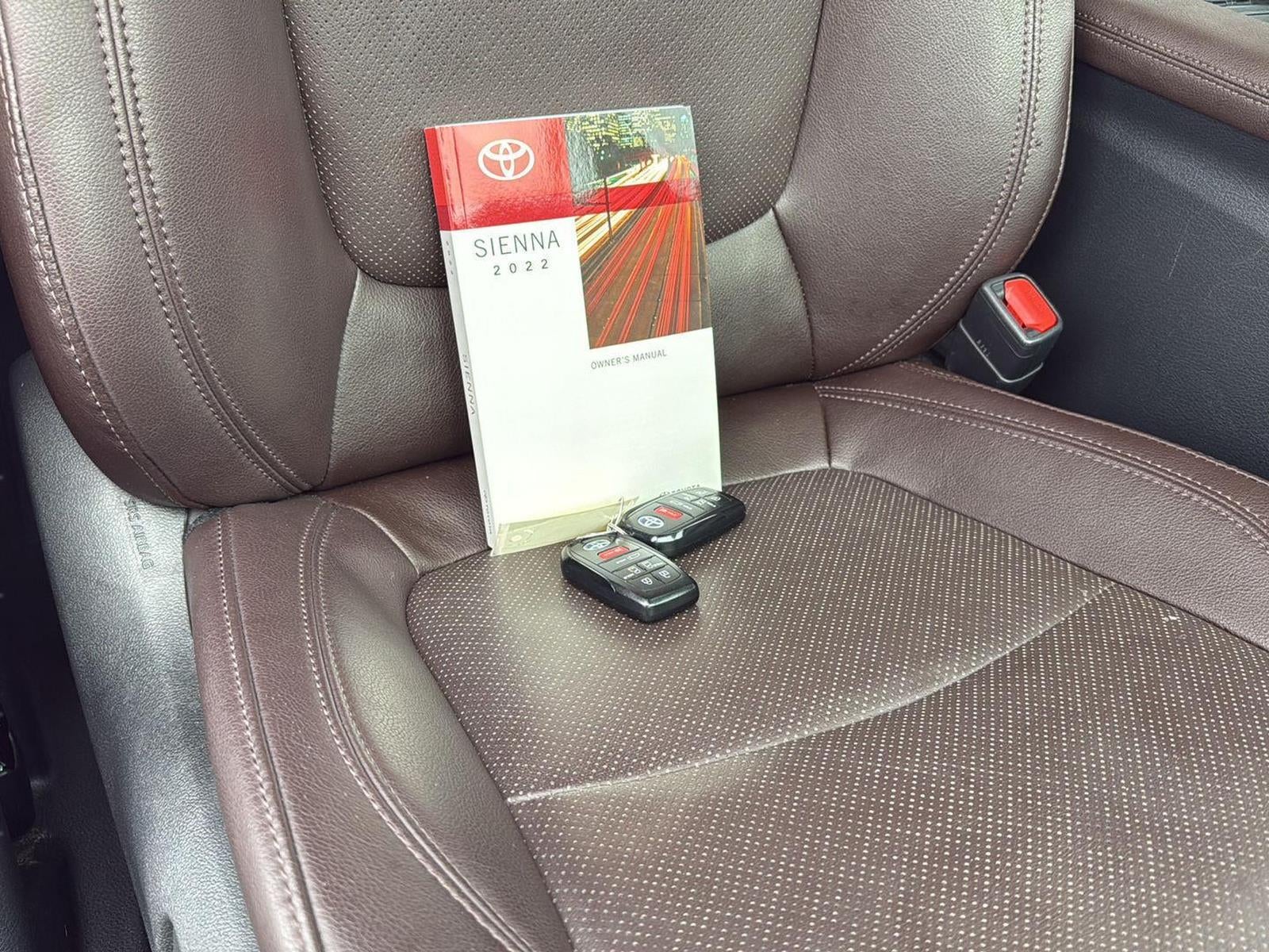 2022 Toyota Sienna Platinum 7-Passenger