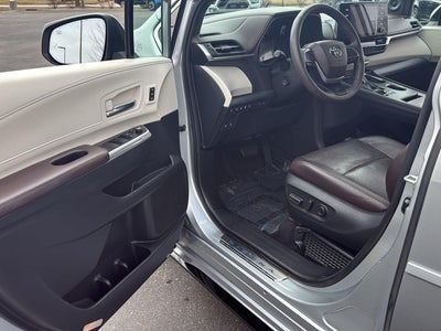 2022 Toyota Sienna Platinum 7-Passenger