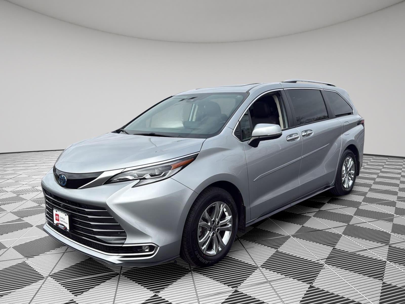 2022 Toyota Sienna Platinum 7-Passenger