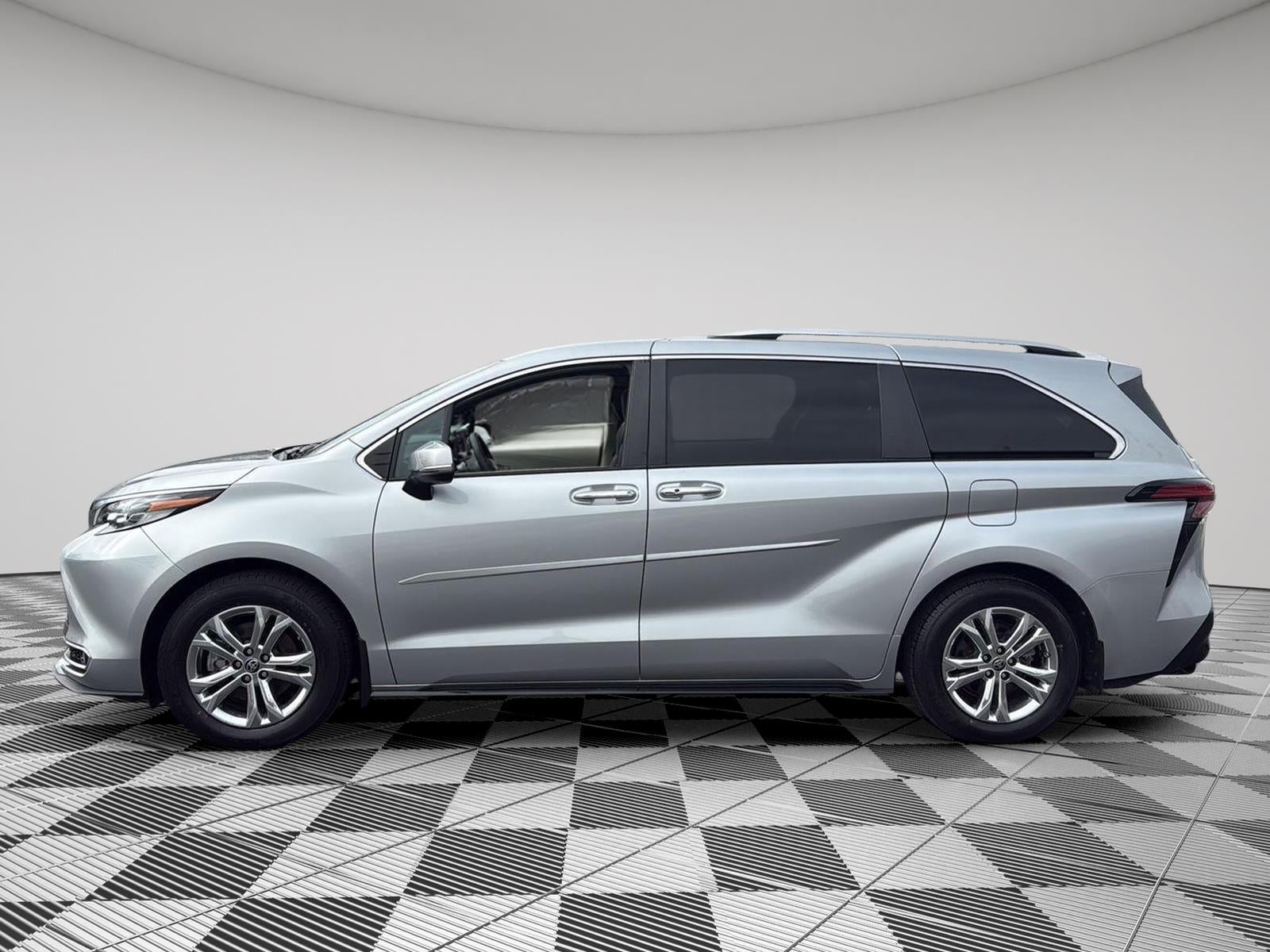 2022 Toyota Sienna Platinum 7-Passenger