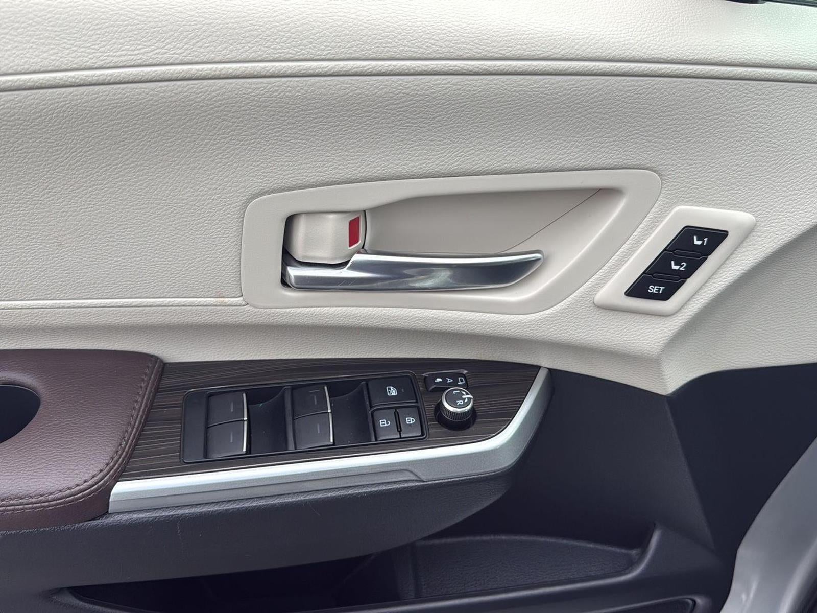 2022 Toyota Sienna Platinum 7-Passenger