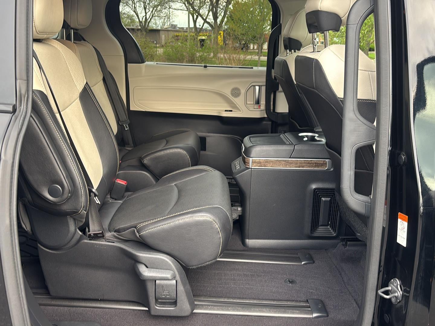 2025 Toyota Sienna Platinum 7-Passenger