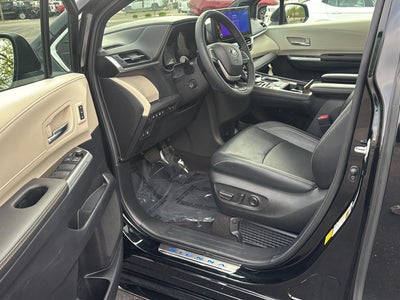 2025 Toyota Sienna Platinum 7-Passenger