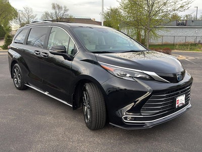 2025 Toyota Sienna Platinum 7-Passenger