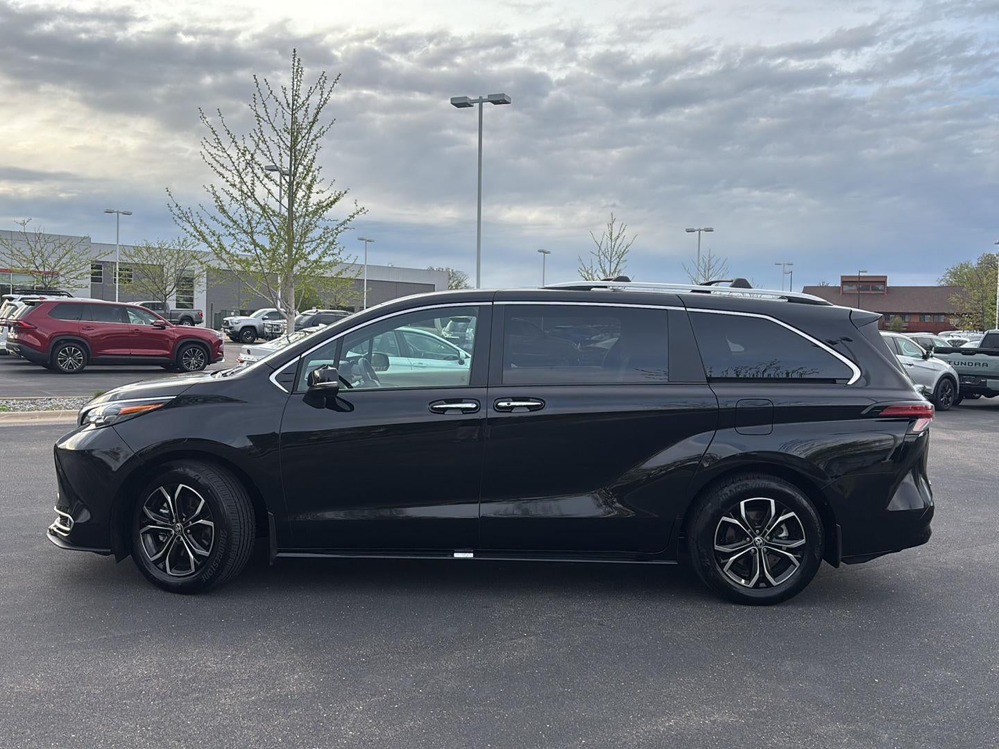 2025 Toyota Sienna Platinum 7-Passenger
