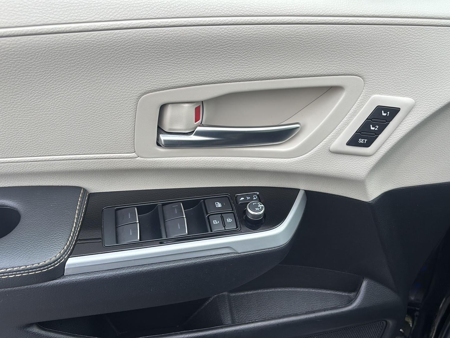 2025 Toyota Sienna Platinum 7-Passenger