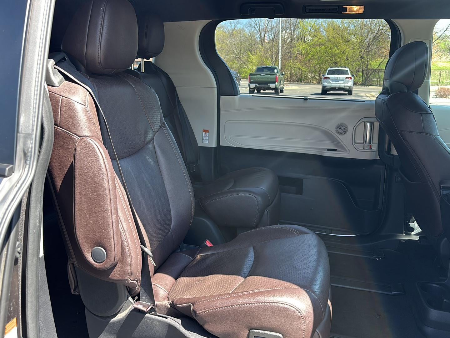 2022 Toyota Sienna Platinum 7-Passenger