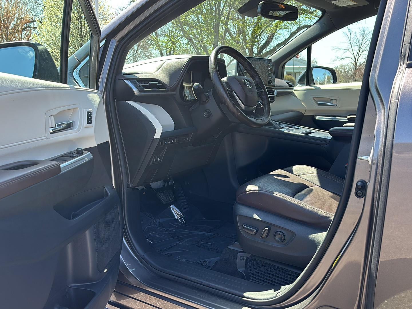 2022 Toyota Sienna Platinum 7-Passenger