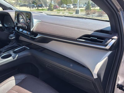 2022 Toyota Sienna Platinum 7-Passenger
