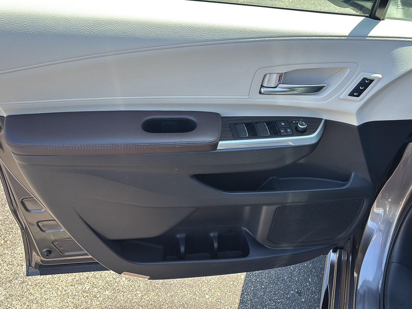 2022 Toyota Sienna Platinum 7-Passenger