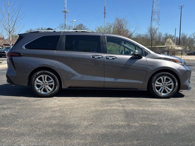 2022 Toyota Sienna Platinum 7-Passenger