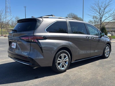 2022 Toyota Sienna Platinum 7-Passenger