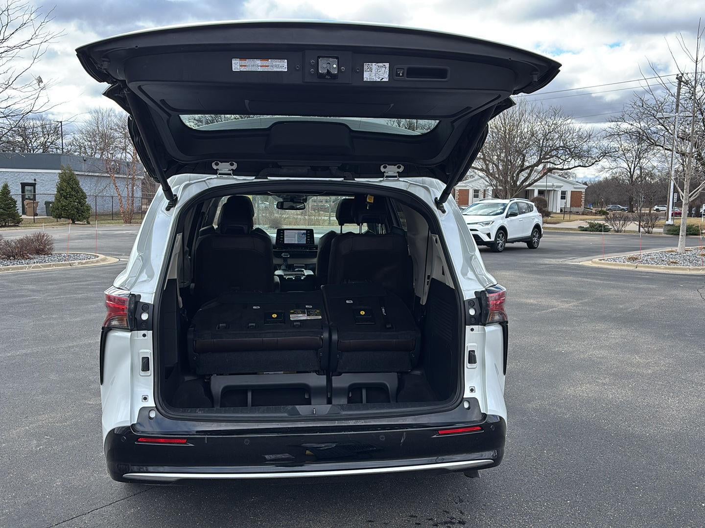 2023 Toyota Sienna Platinum 7-Passenger