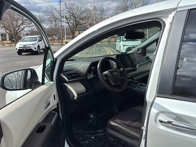 2023 Toyota Sienna Platinum 7-Passenger