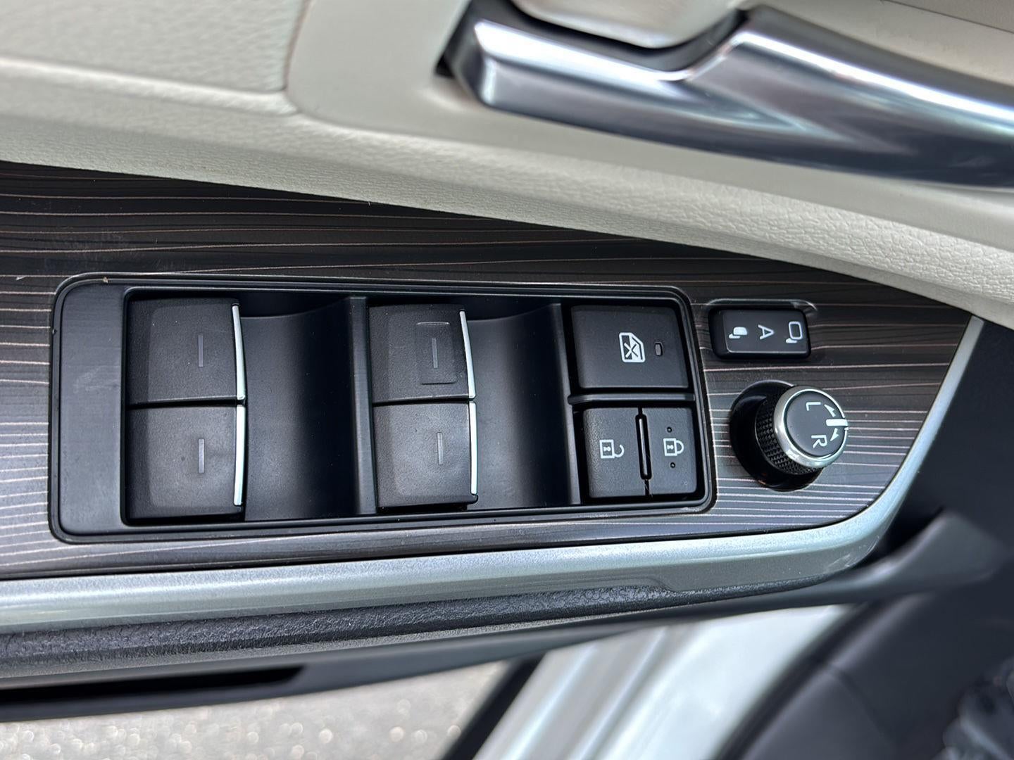 2023 Toyota Sienna Platinum 7-Passenger