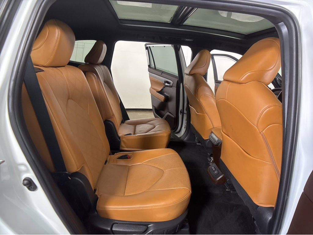 2022 Toyota Highlander Platinum