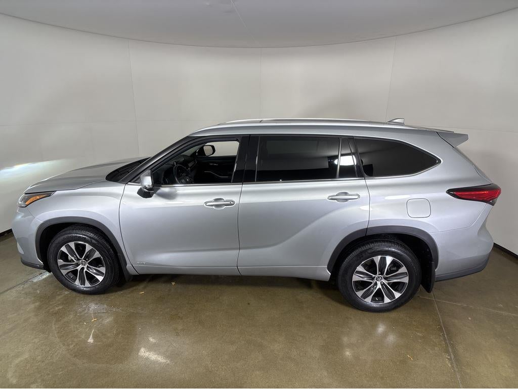 2022 Toyota Highlander Hybrid XLE