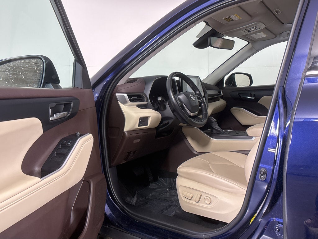 2022 Toyota Highlander Hybrid XLE