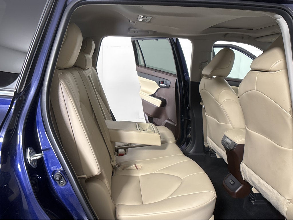 2022 Toyota Highlander Hybrid XLE