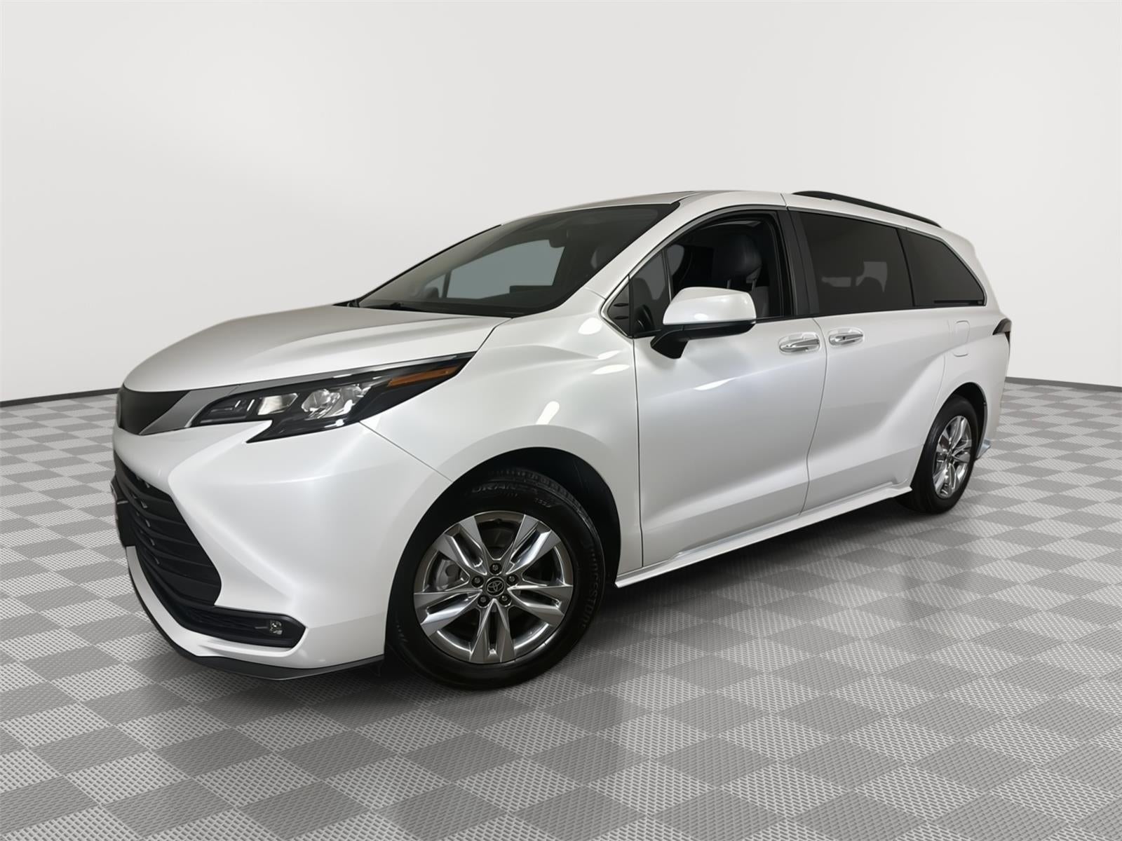 2025 Toyota Sienna XLE 7-Passenger