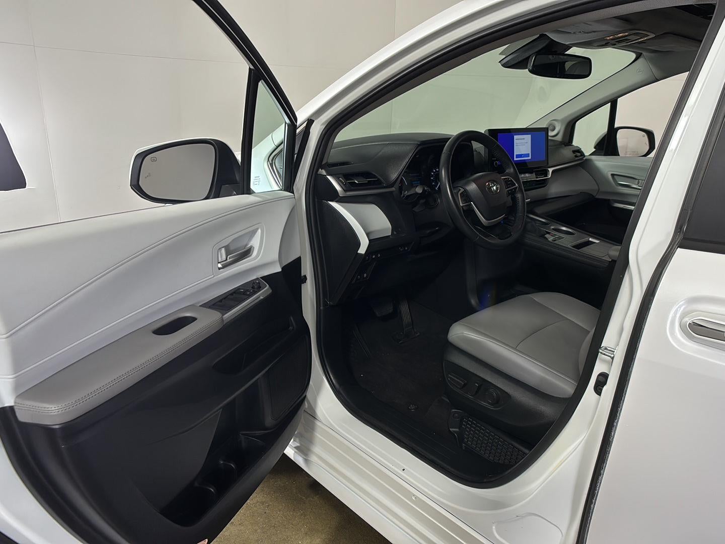 2025 Toyota Sienna XLE 7-Passenger