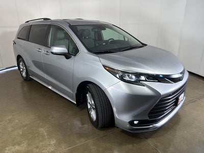 2025 Toyota Sienna XLE