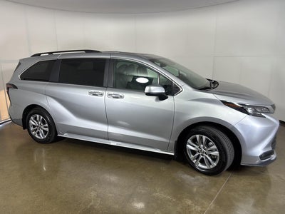 2025 Toyota Sienna XLE