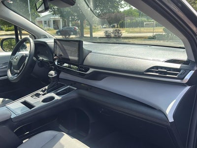 2025 Toyota Sienna XLE