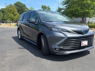 2025 Toyota Sienna XLE