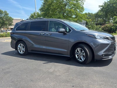 2025 Toyota Sienna XLE