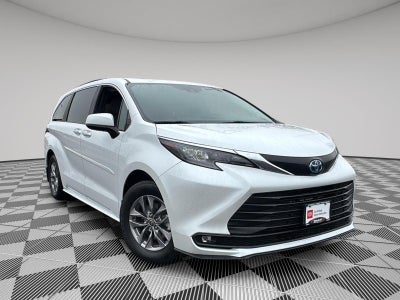 2025 Toyota Sienna XLE