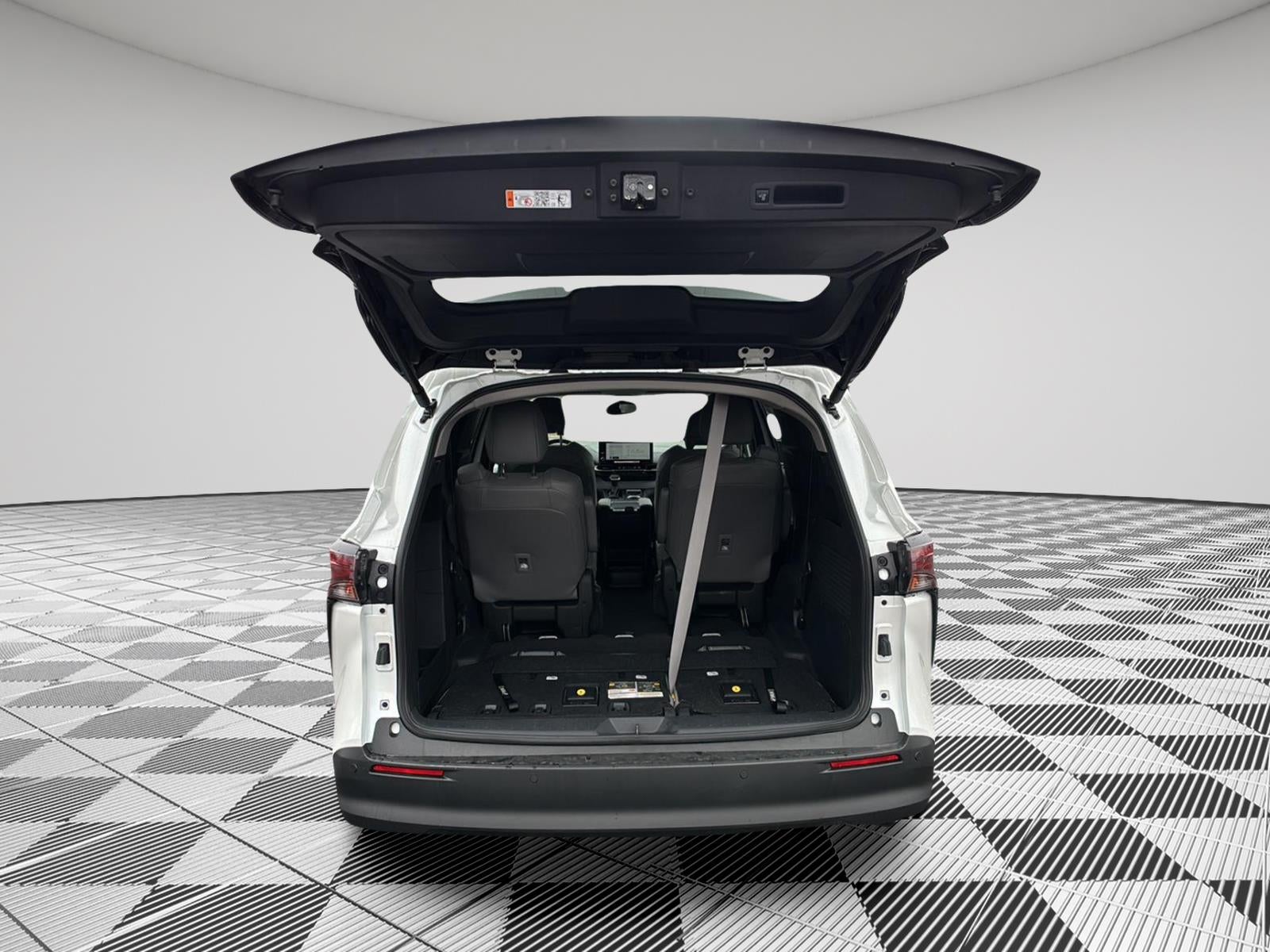 2025 Toyota Sienna XLE