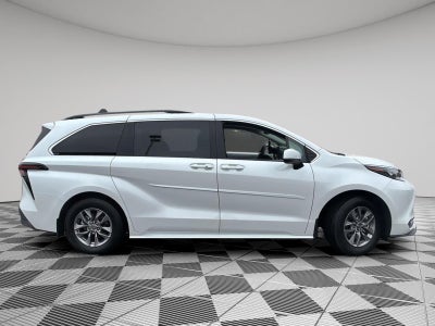 2025 Toyota Sienna XLE