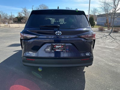 2025 Toyota Sienna XLE
