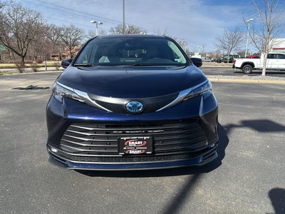 2025 Toyota Sienna XLE