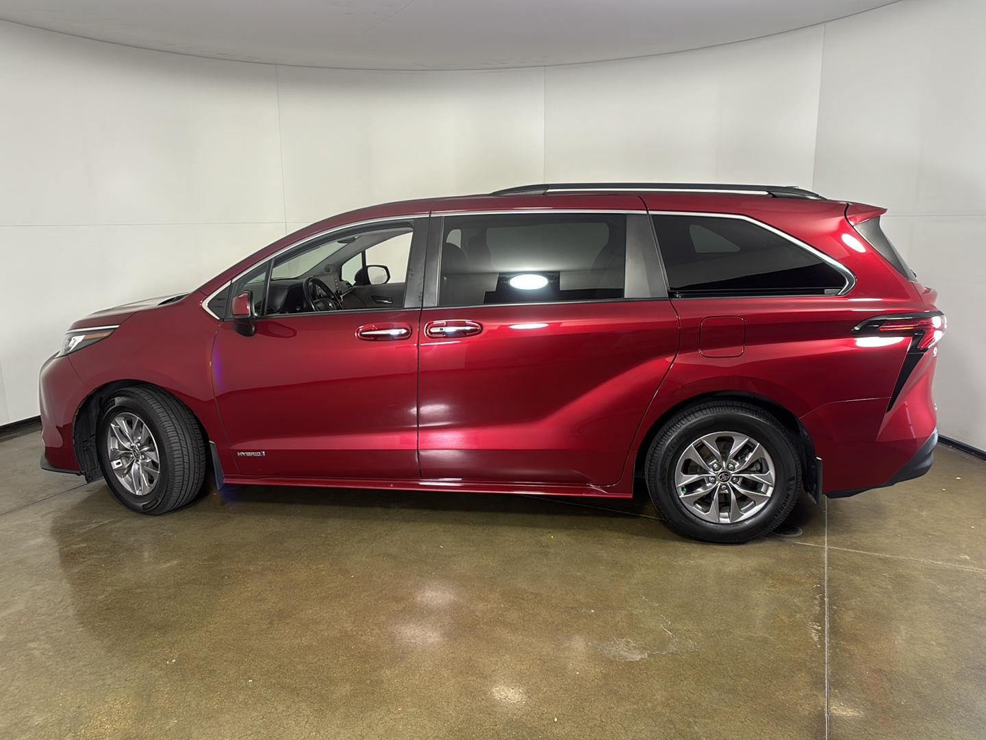 2021 Toyota Sienna XLE