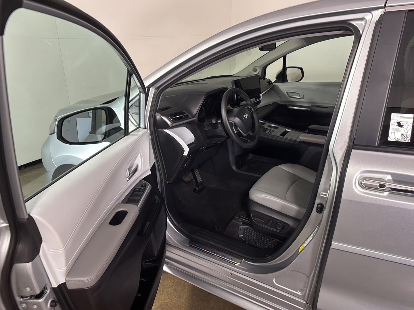 2025 Toyota Sienna XLE
