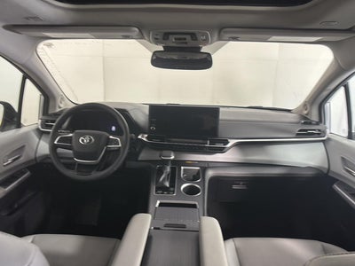 2025 Toyota Sienna XLE