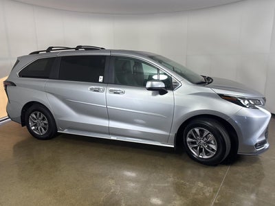 2025 Toyota Sienna XLE