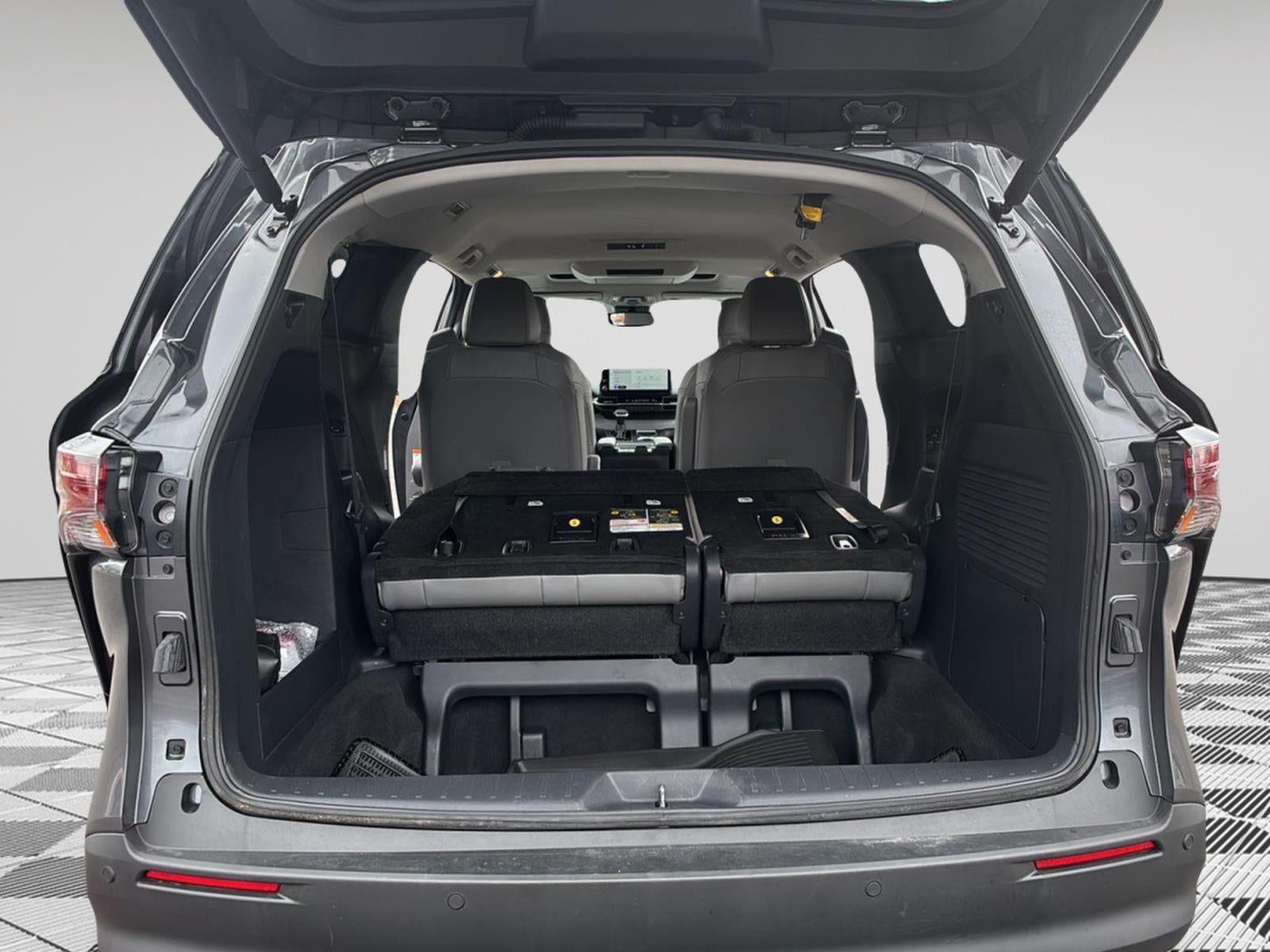 2025 Toyota Sienna XLE 7-Passenger