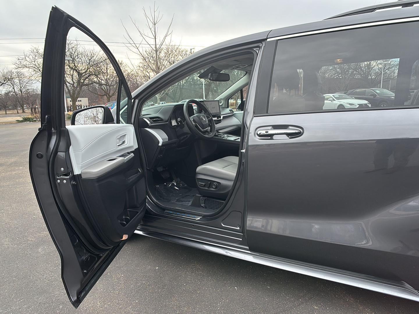 2025 Toyota Sienna XLE 7-Passenger