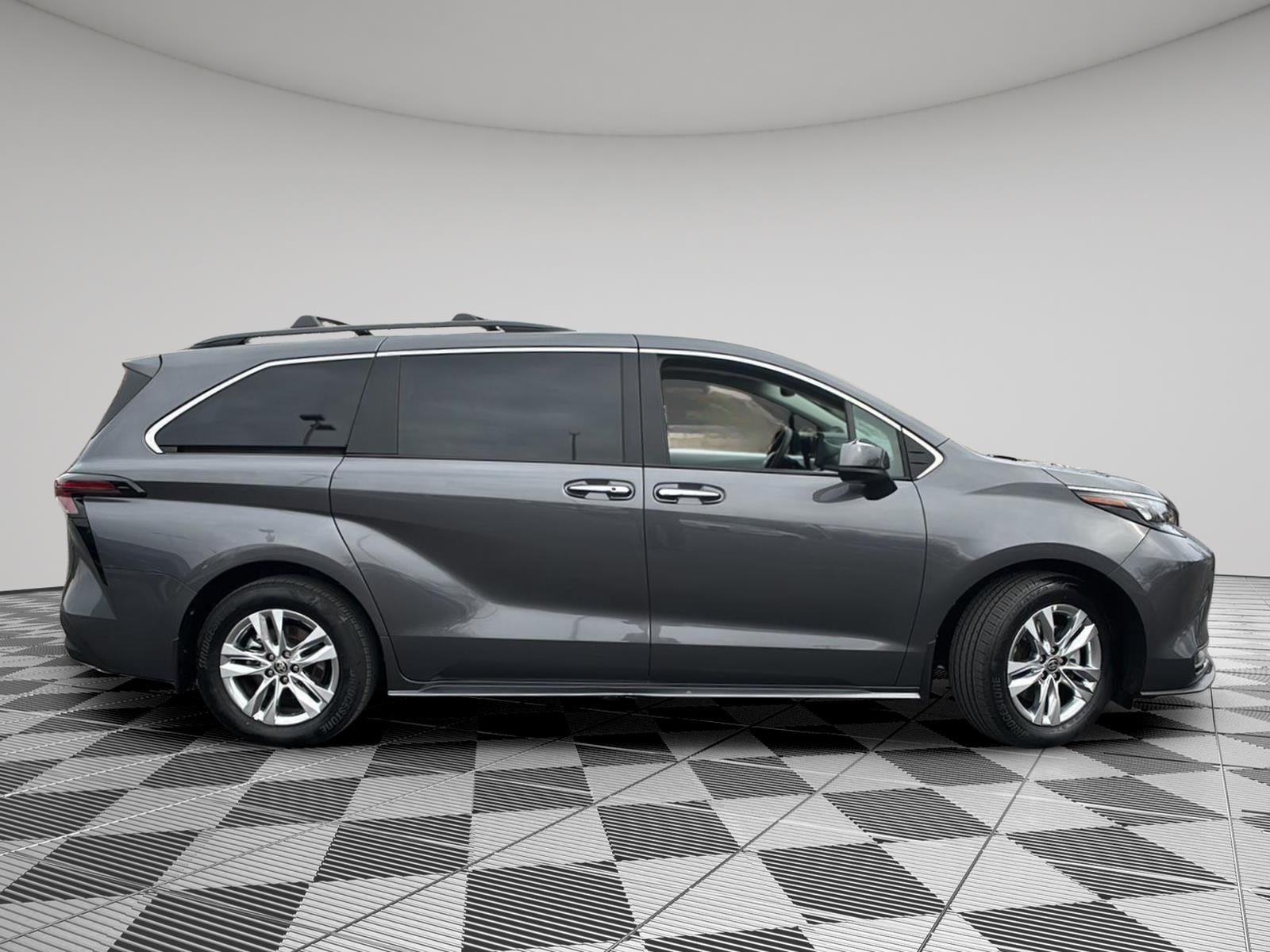 2025 Toyota Sienna XLE 7-Passenger