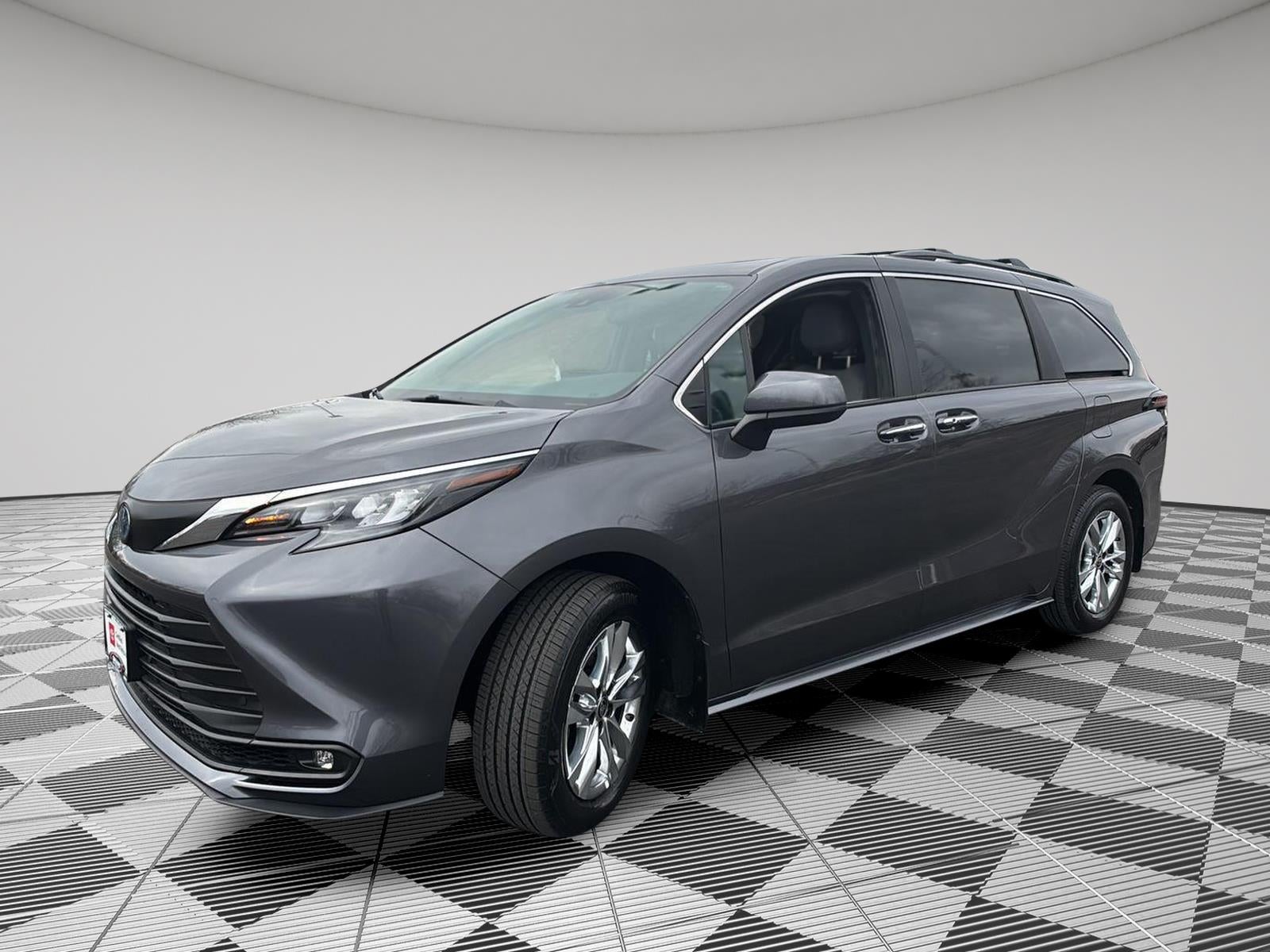 2025 Toyota Sienna XLE 7-Passenger