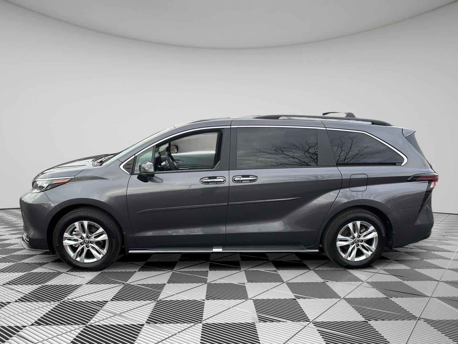 2025 Toyota Sienna XLE 7-Passenger