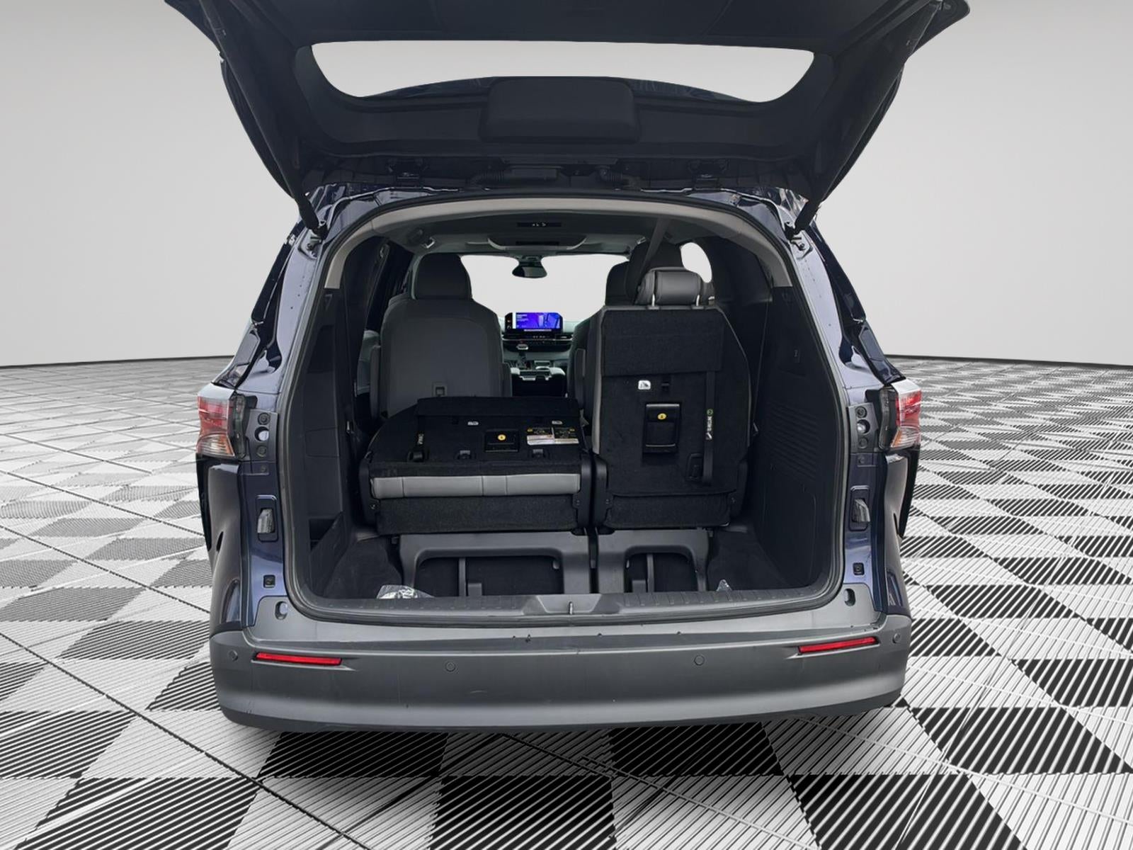 2025 Toyota Sienna XLE 7-Passenger