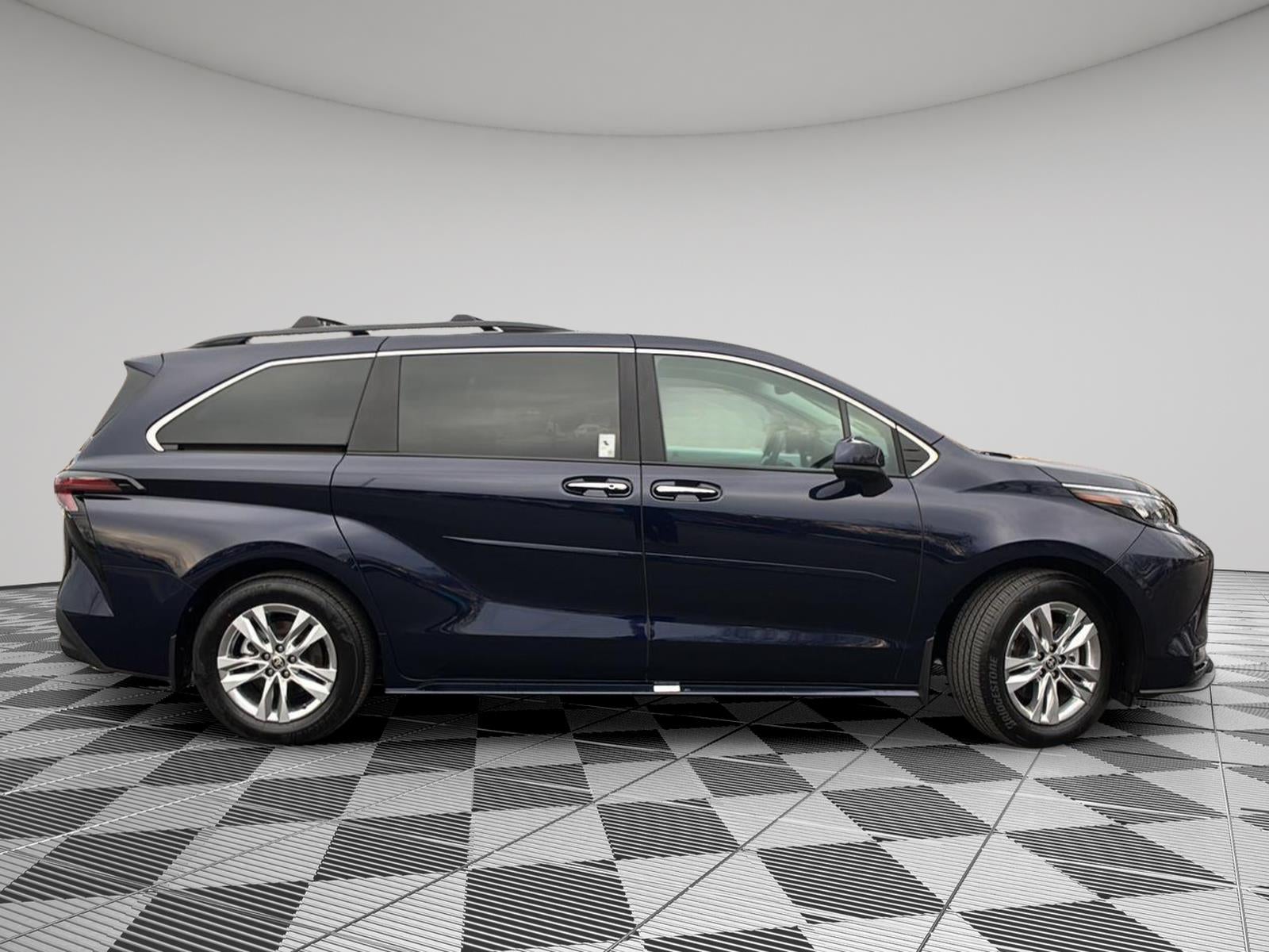 2025 Toyota Sienna XLE 7-Passenger
