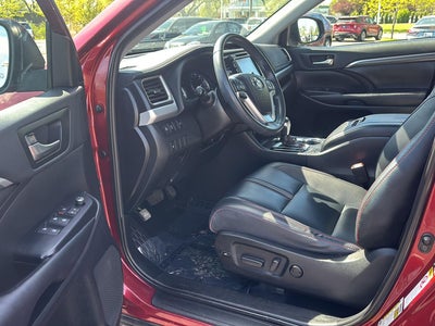 2019 Toyota Highlander SE