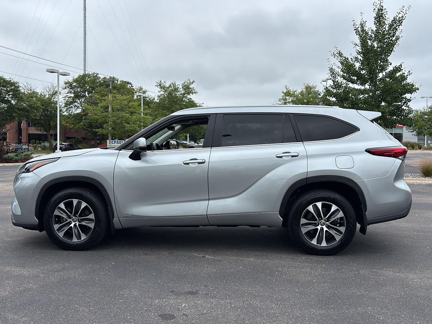 2023 Toyota Highlander Hybrid XLE