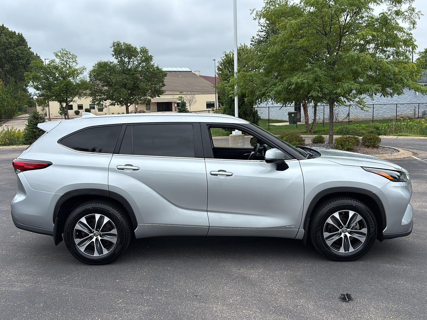 2023 Toyota Highlander Hybrid XLE