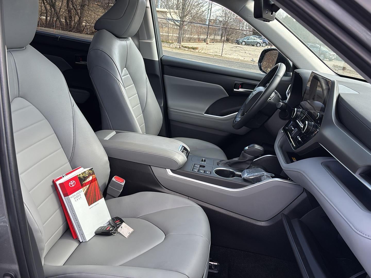 2025 Toyota Highlander Hybrid XLE